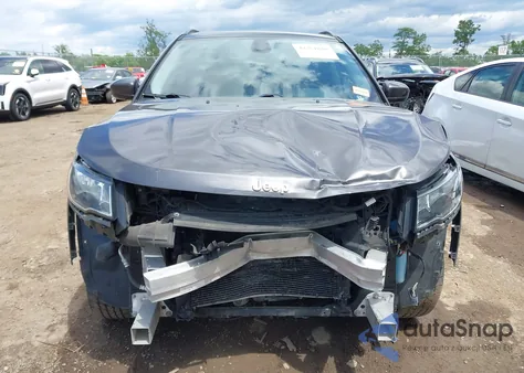 2018 Jeep Compass Latitude 4X4 из США, поврежденный, VIN 3C4NJDBB5JT355582